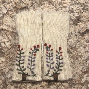 True Religion Knit Fingerless Gloves White Floral